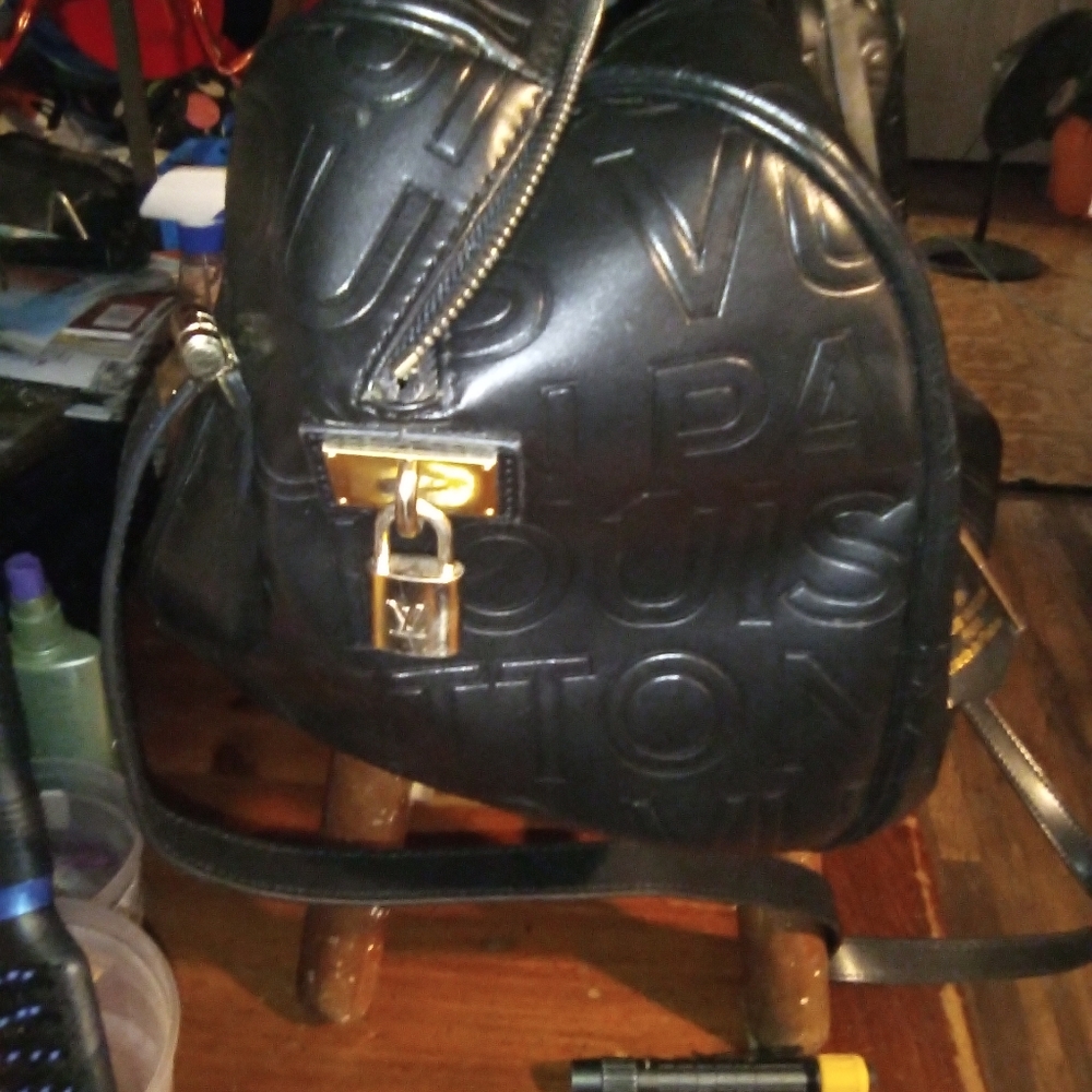 Louis Vuitton Discontinued #1: The Speedy Cube Bag - Picture 4 of 13